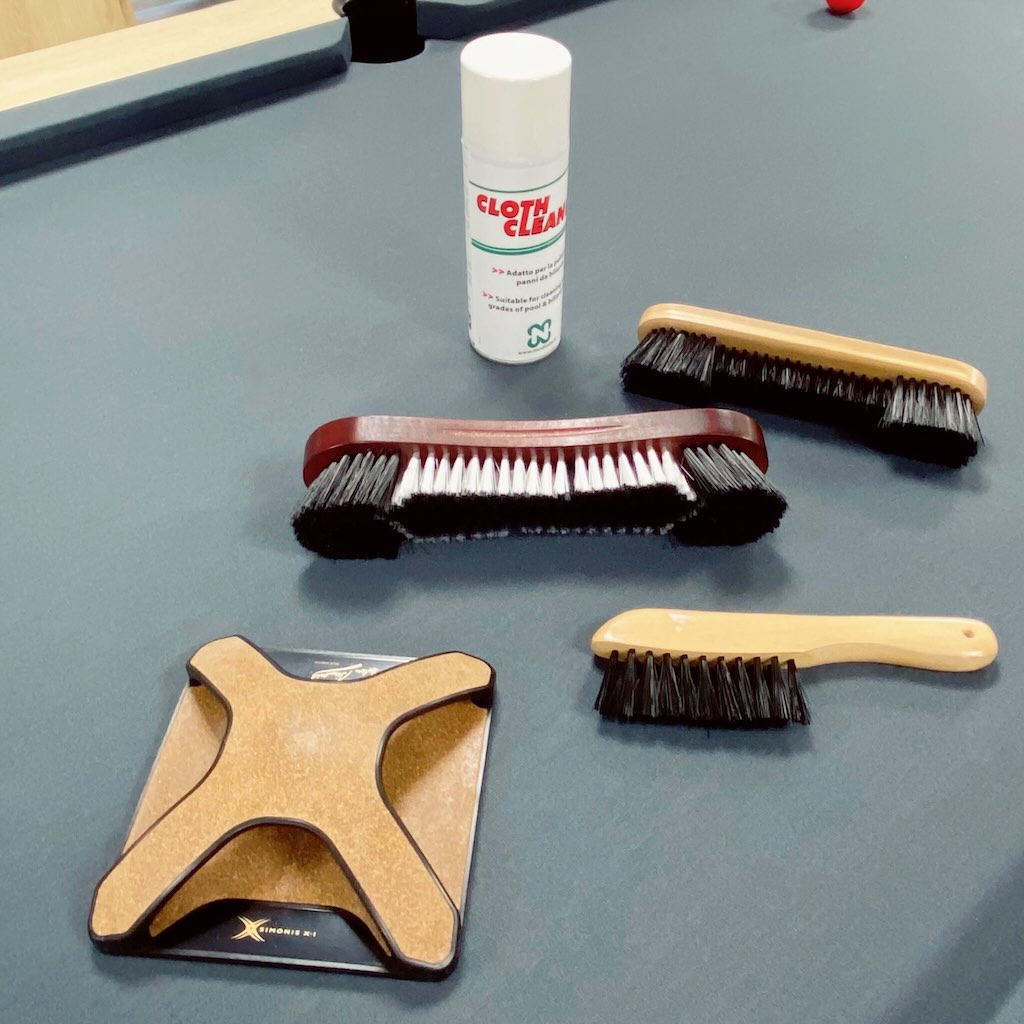 brosse et produits d_entretien du billard